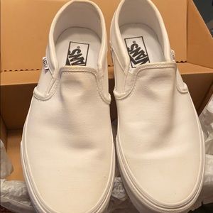 Women’s 8.5 white slip on vans
